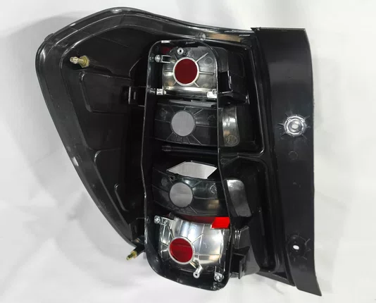 Lanterna Traseira Fume Lado Direito Chevrolet Cobalt 2012 A 2015