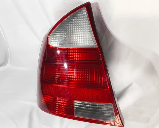Lanterna Traseira Lado Esquerdo Chevrolet Corsa Sedan 2003 ate 2005