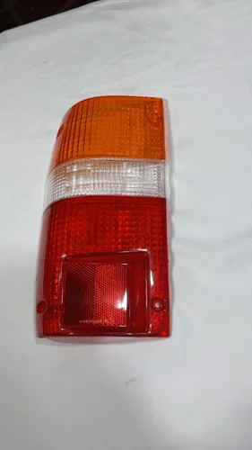 Lente de Lanterna Traseira Toyota Hilux (1995 a 2001) - Lado Esquerdo (Motorista)