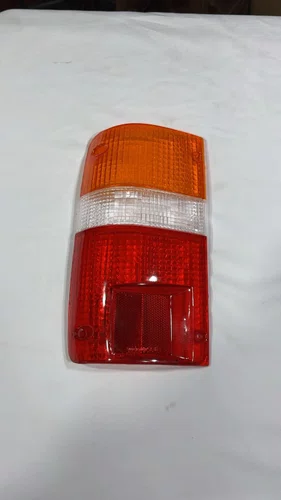 Lente de Lanterna Traseira Toyota Hilux (1995 a 2001) - Lado Esquerdo (Motorista)
