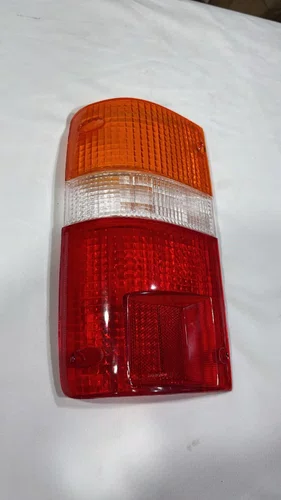 Lente de Lanterna Traseira Toyota Hilux (1995 a 2001) - Lado Esquerdo (Motorista)