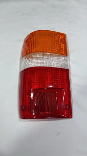 Lente de Lanterna Traseira Toyota Hilux (1995 a 2001) - Lado Esquerdo (Motorista)