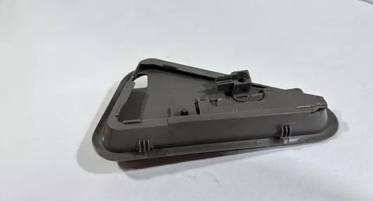 Moldura da Macaneta Interna (Dianteira Esquerda / Cinza)  Chevrolet S10 e Blazer (1995 a 2011)