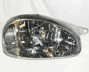 Farol de Vidro Chevrolet Corsa / Classic Máscara Cromada Cinza Lado Direito 2000 até 2010