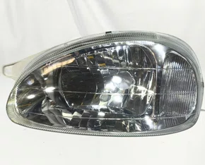 Farol de Vidro Chevrolet Corsa / Classic Máscara Cromada Cinza Lado Esquerdo 2000 até 2010