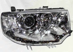 Farol Mitsubishi L200 Triton 2013 a 2017 / Pajero dakar 2009 a 2015 cromado Lado direito