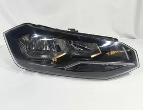 Farol VolksWagen Polo com Friso Cromado para 04 Lampada Lado Direito 2018 ate 2022.