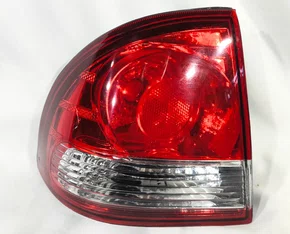 Lanterna Traseira Bicolor Lado Esquerdo Chevrolet Classic 2011 Ate 2015