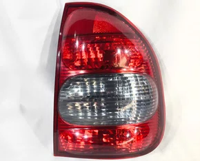 Lanterna Traseira Fum Lado Direito Chevrolet Corsa Sedan 2000 ate 2002