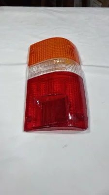 Lente de Lanterna Traseira Toyota Hilux (1995 a 2001) - Lado Direito (Passageiro)