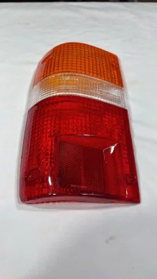 Lente de Lanterna Traseira Toyota Hilux (1995 a 2001) - Lado Esquerdo (Motorista)